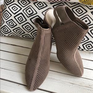 Marc Fisher Sling Back Block Chunky Heel